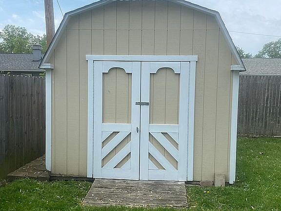 3rd image of 6090 Tall Oaks Dr