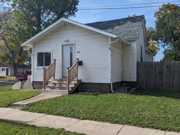 223 23rd St S, Fargo, ND 58103