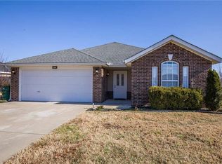 500 Maplewood Dr, Centerton, AR 72719