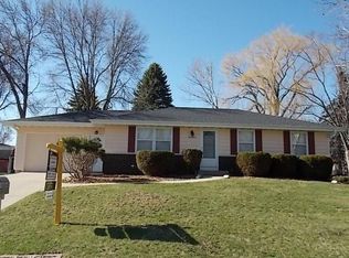 17 W Cottonwood Ln, Milton, WI 53563