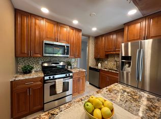 1880 Bonnie Ln APT 302, Hoffman Estates, IL 60169