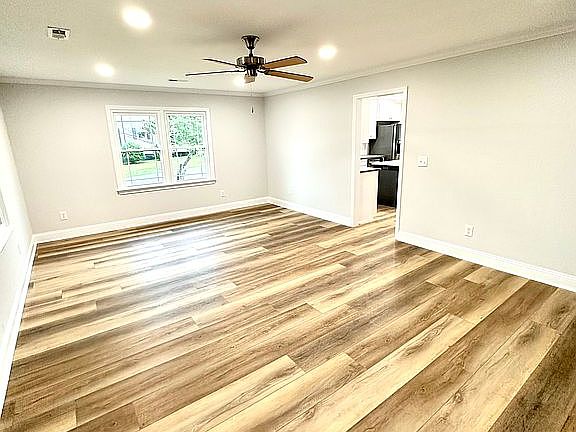 Spacious living room