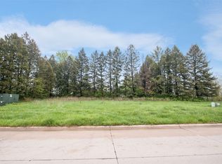 1936 Dempster Dr, Coralville, IA 52241