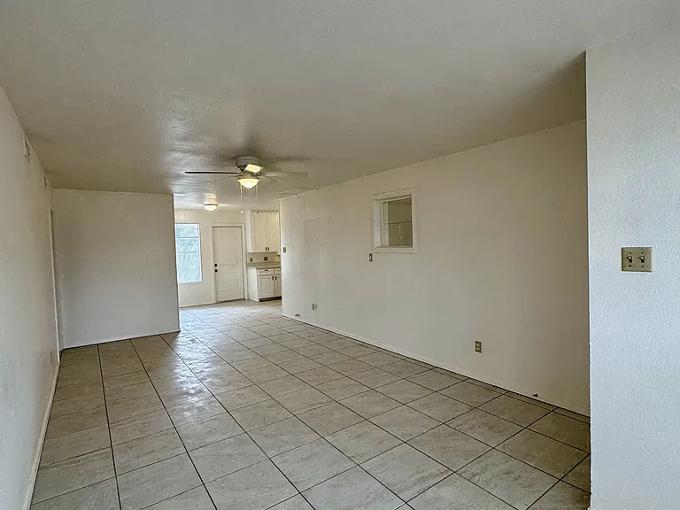 1104 Siesta Dr — Photo 13