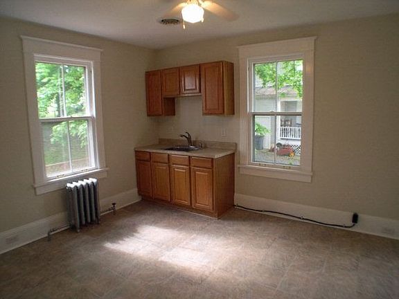 5th image of 415 S Main St
