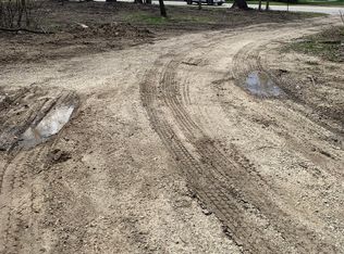 1N557 Peck Rd, Geneva, IL 60134