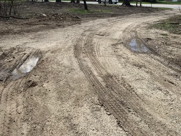 1N557 Peck Rd, Geneva, IL 60134