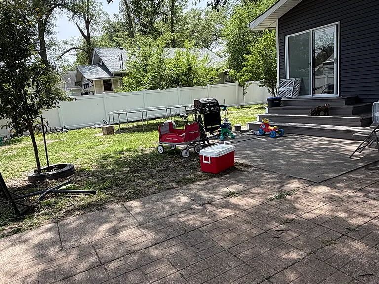 716 Norman Ave — Photo 3