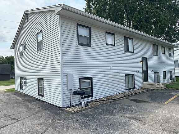 2nd image of 2327 W 4th St APT 1