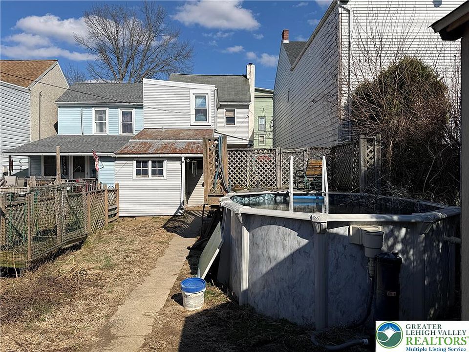 2nd image of 112 N Main St