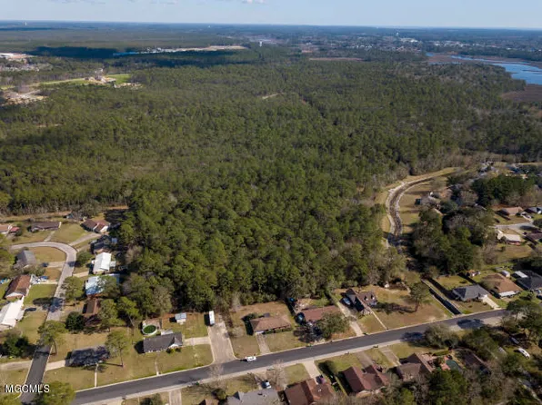 J F Douglas Dr, Ocean Springs, MS 39564