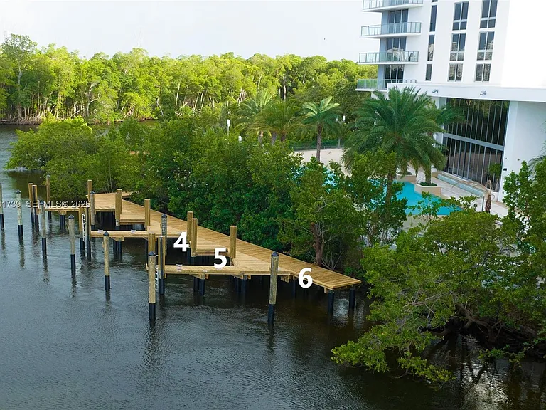 16385 Biscayne Blvd #1104 — Photo 44
