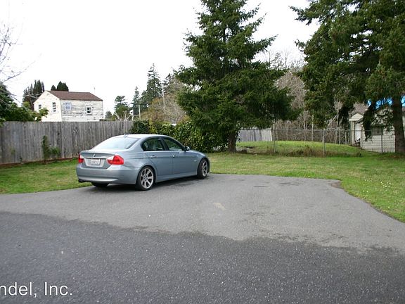 5th image of 4417 1/2 Walnut Dr