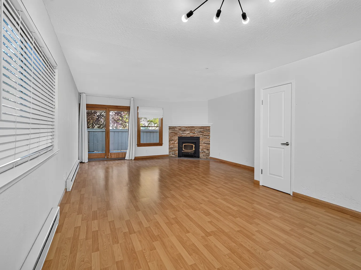 2 bed, 1.5 bath, 1182 sqft, $4,600 — Photo 4