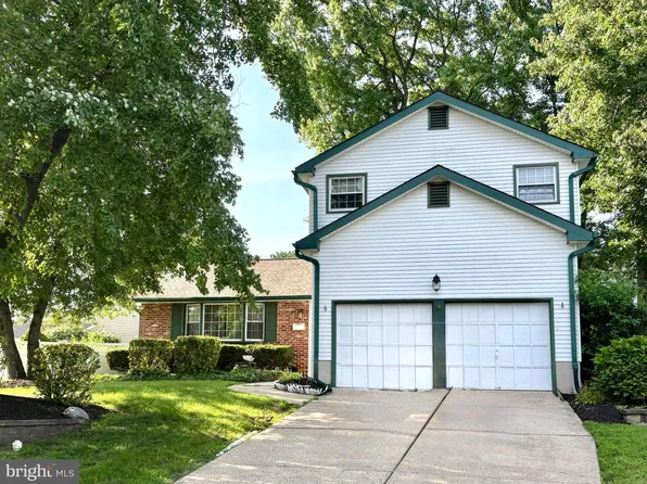 843 Lafayette Dr, Mount Laurel, NJ 08054