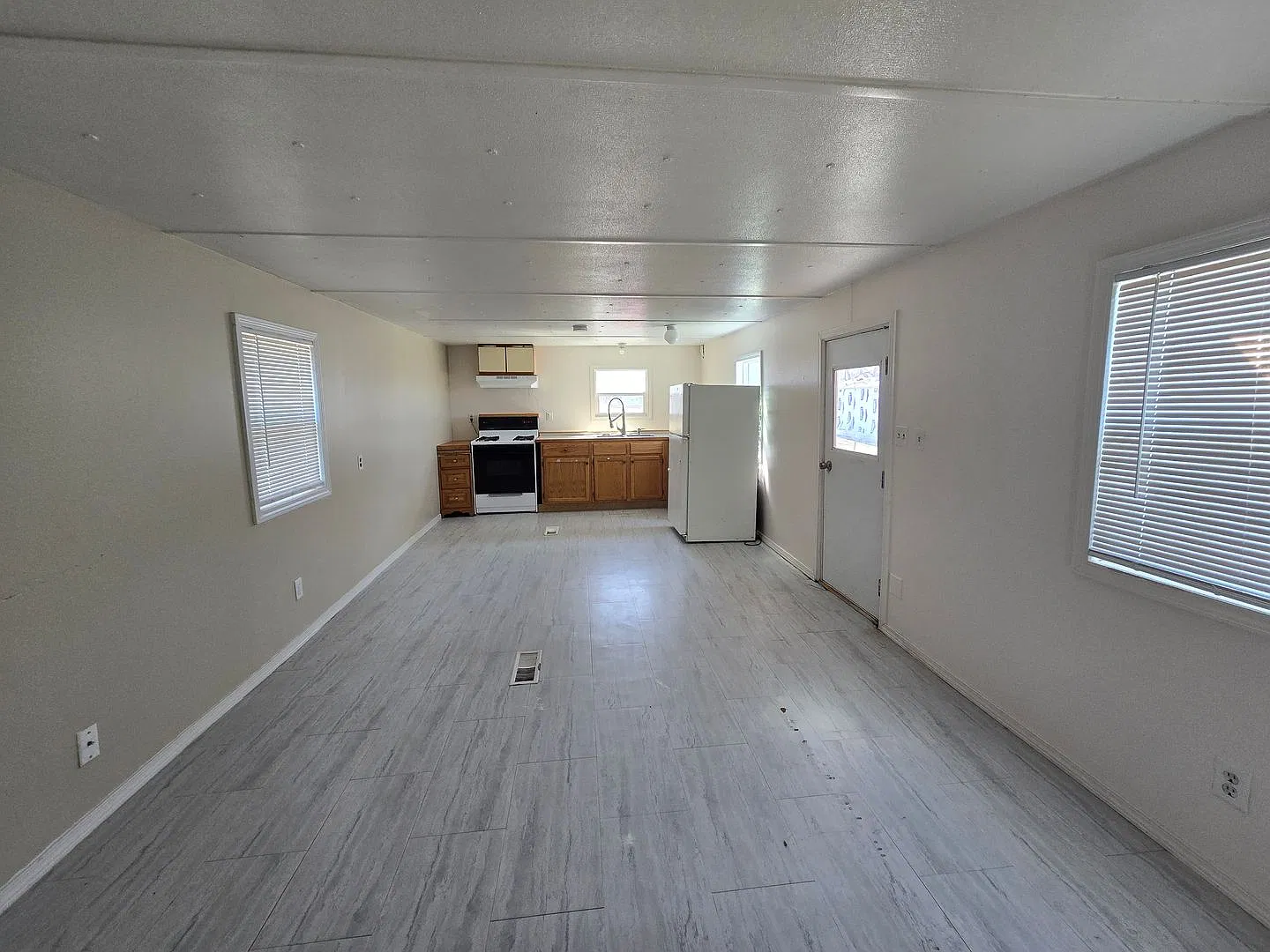 2 bed, 1 bath Trailer House — Photo 4