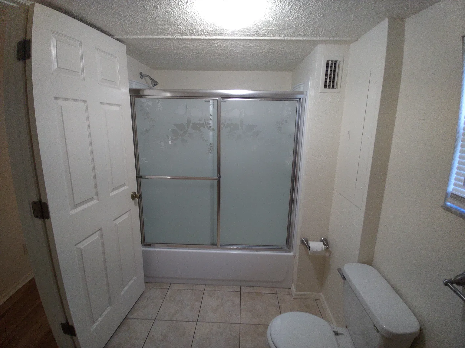 2 bed, 876 sqft, $1,365 — Photo 4