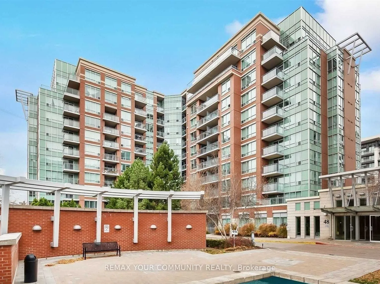 Thornhill Towers — Photo 1