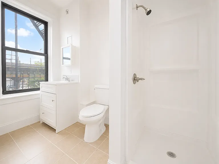 49 Kingston Ave #2R — Photo 6