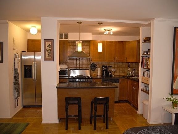 3rd image of 425 E 54th St #7E