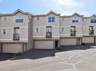 12142 NE Fremont St APT 11, Portland, OR 97220