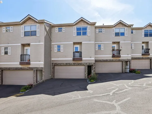 12142 NE Fremont St APT 11, Portland, OR 97220