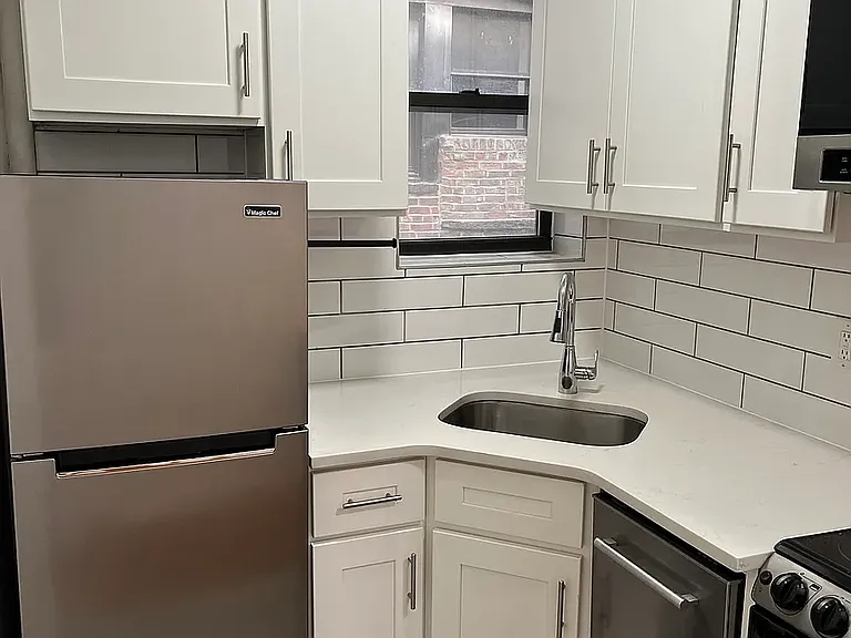 532 E 82nd St #10 — Photo 2