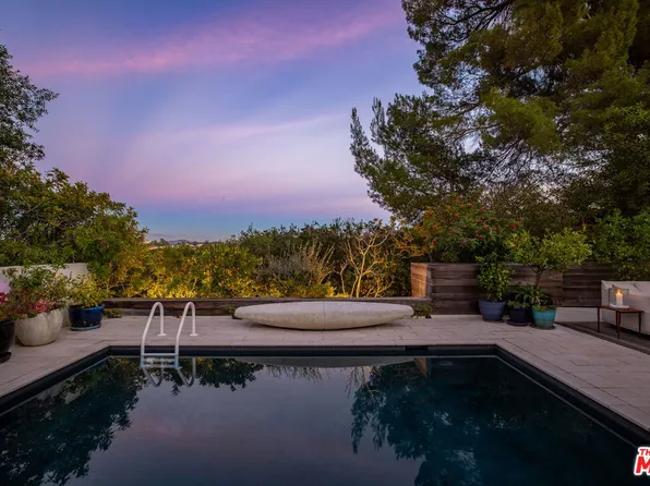 8704 Hollywood Hills Rd, Los Angeles, CA 90046
