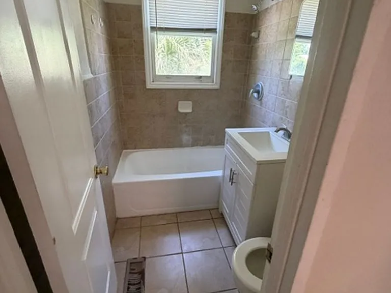 100 Bryan Blvd — Photo 4