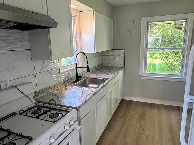 11825 Avon Ave — Photo 8