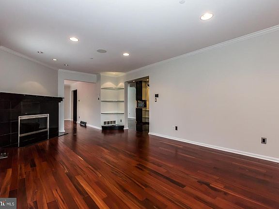 5th image of 331 Bristol Cir
