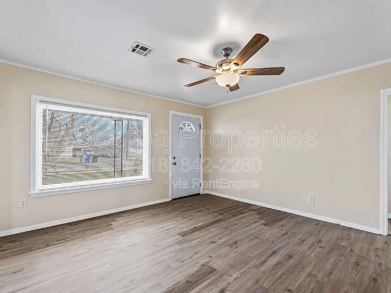 921 W Midway St — Photo 6