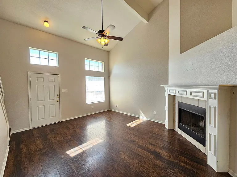 4207 Indigo Dr — Photo 3