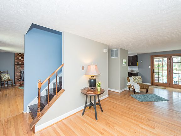 2nd image of 495 Margaret Ln