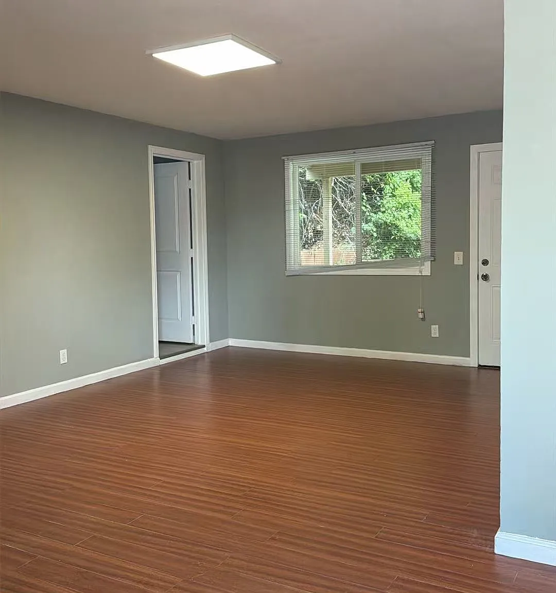 3 bed, 990 sqft, $2,950 — Photo 3