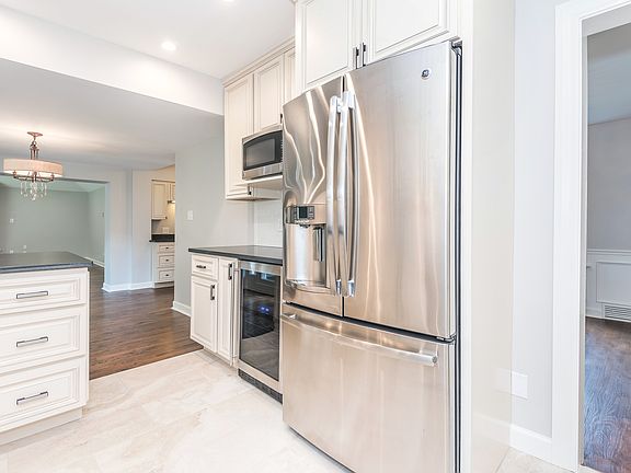 3rd image of 3 Orchard Ln