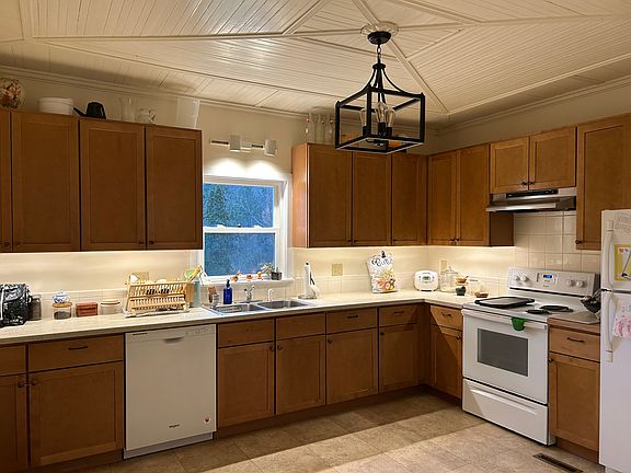 4th image of 23-25 Maple Ave #23A