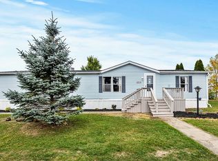 1215 Ridgewood Dr, Lockport, NY 14094