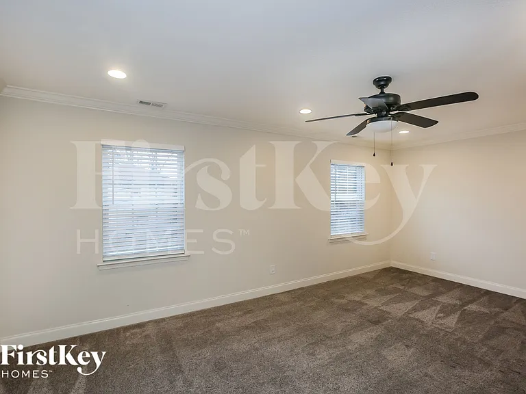 215 Parkwood Dr NW — Photo 9