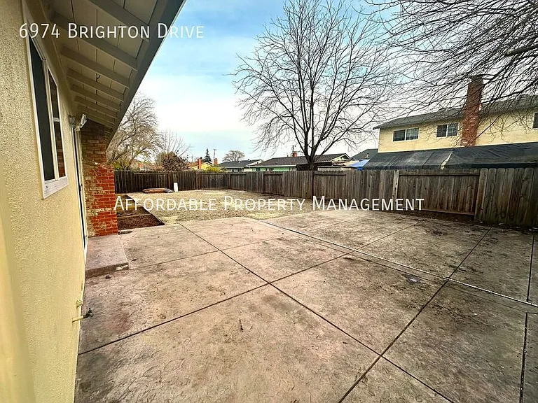 6974 Brighton Dr — Photo 15