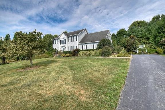 2nd image of 109 Heritage Ct