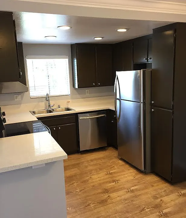 207 Woodland Pkwy #230