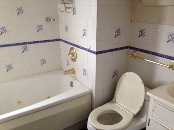 2nd Floor Bath w/Jacuzzi