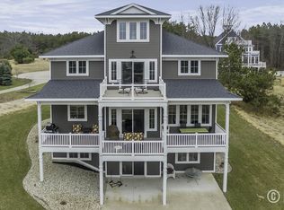 17330 Beachview Dr, West Olive, MI 49460