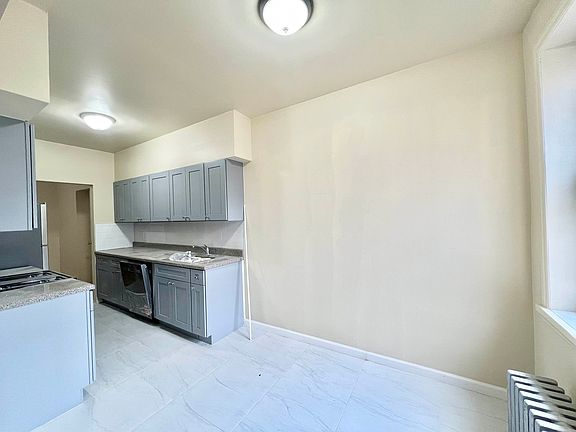 3rd image of 40-04 Bowne St #6A