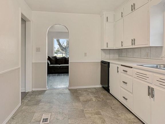 5th image of 130 N Danz Ave