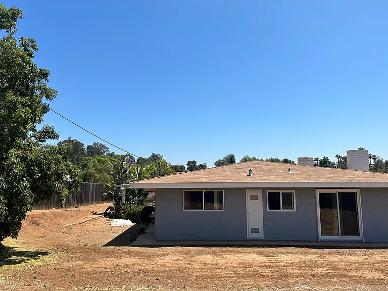 420 Osborne St — Photo 14