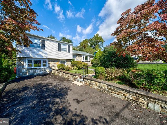 4th image of 694 Glen Rd