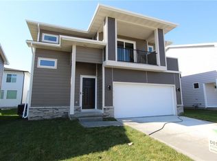 17124 Larkspur Ln, Urbandale, IA 50323