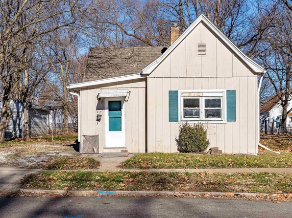 3025 W Trewyn Ave, Peoria, IL 61605